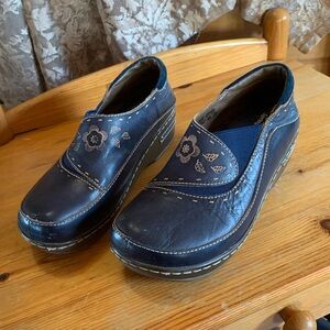 Leather Navy Blue Floral Burbank Clogs Mules Size 7.5 Spring Step L'Artiste